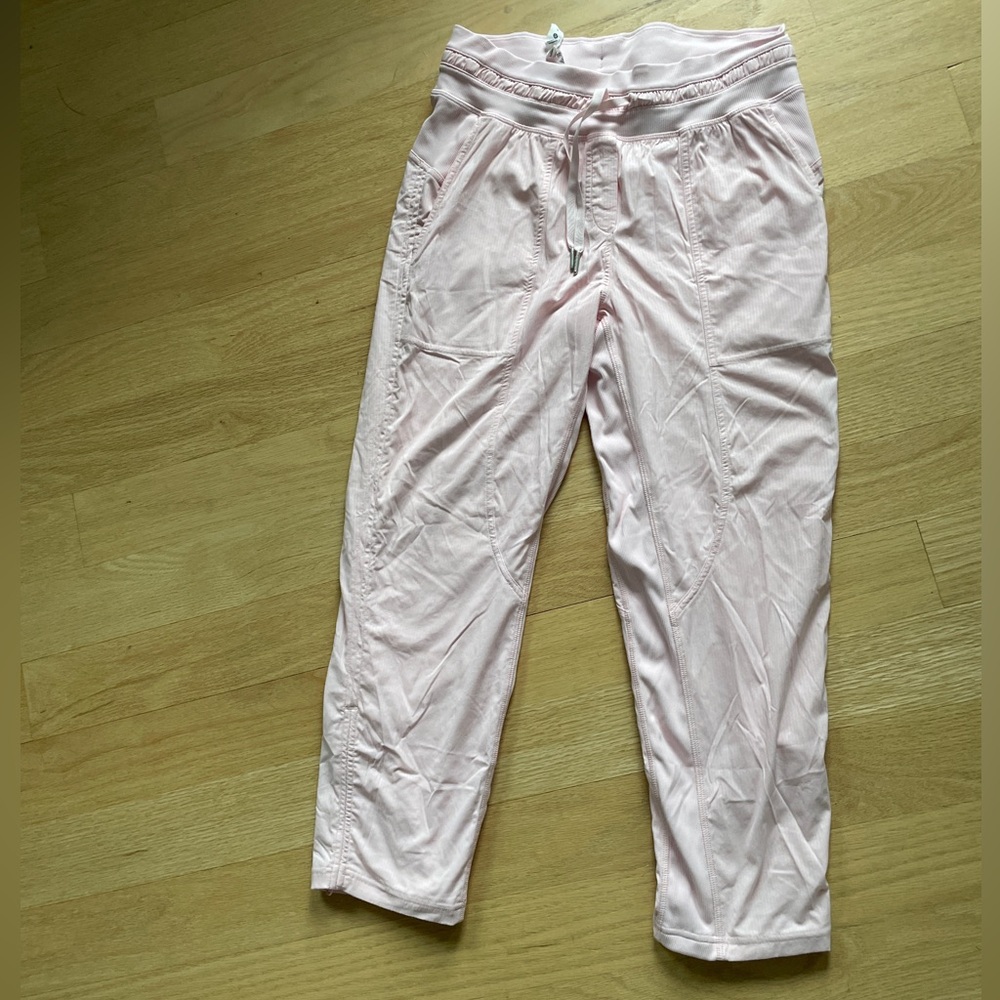 Lululemon dance studio mid rise lined crop 25”. Size 6